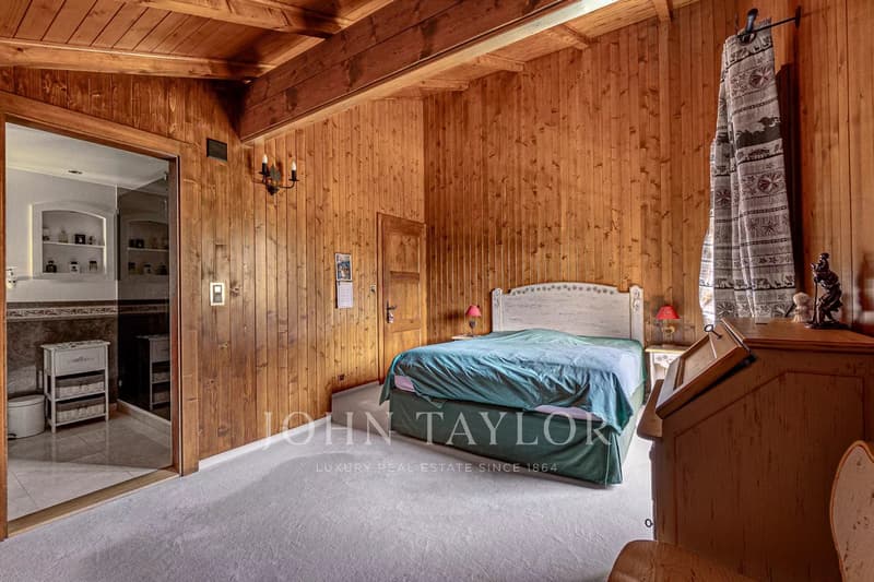 Magnifique chalet niché dans un oasis de verdure avec vue sur les montagnes (7)