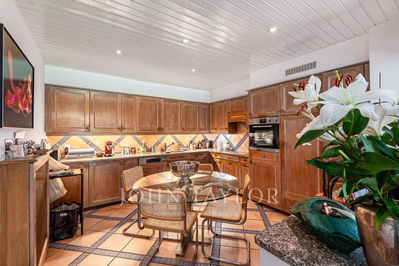 Bel appartement de 212 m2 dans un quartier résidentiel (4)