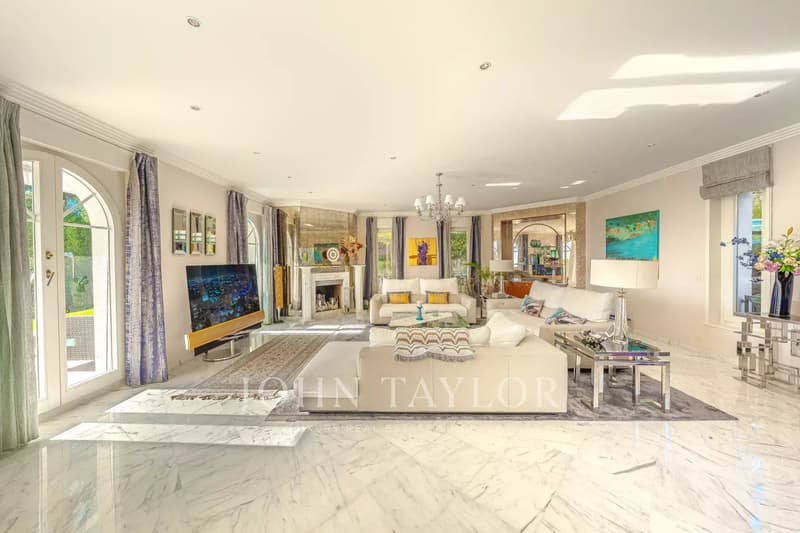 Luxueuse propriété avec piscine et vue lac exceptionnelle (8)