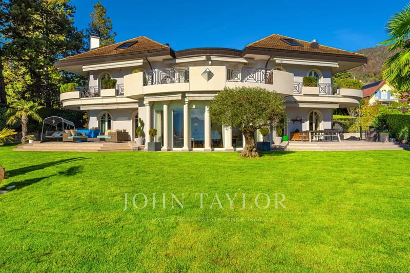 Luxueuse propriété avec piscine et vue lac exceptionnelle (4)