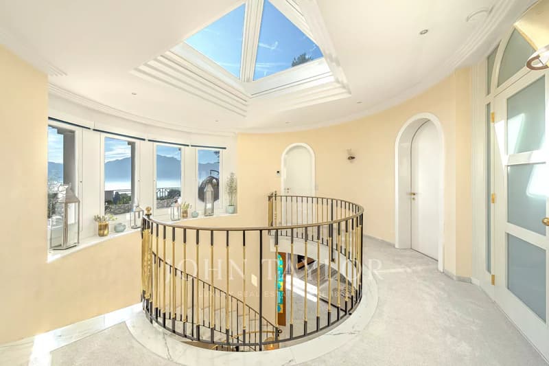 Luxueuse propriété avec piscine et vue lac exceptionnelle (11)