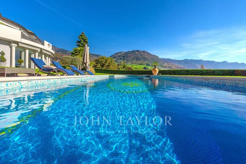 Luxueuse propriété avec piscine et vue lac exceptionnelle (3)