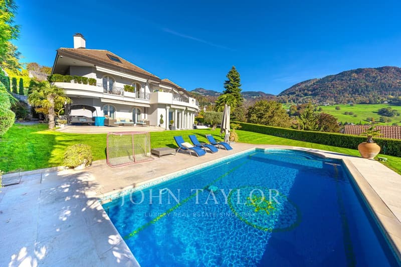 Luxueuse propriété avec piscine et vue lac exceptionnelle (1)