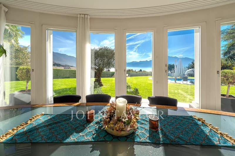 Luxueuse propriété avec piscine et vue lac exceptionnelle (9)