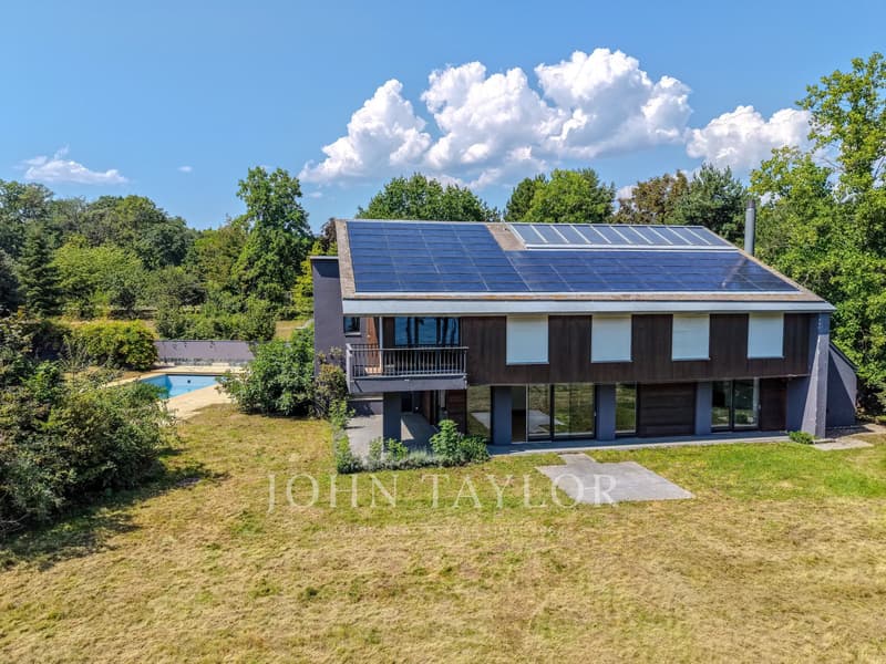Villa pieds dans l'eau avec parcelle de 7'585m2 (2)