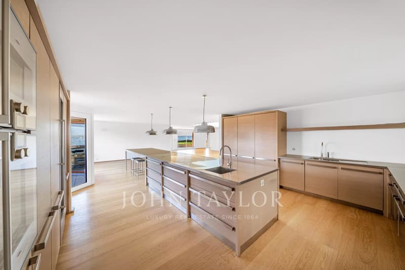 PENTHOUSE avec vue lac exceptionnelle (2)