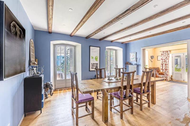 Maison offrant 600m2 au coeur de St-Légier (7)