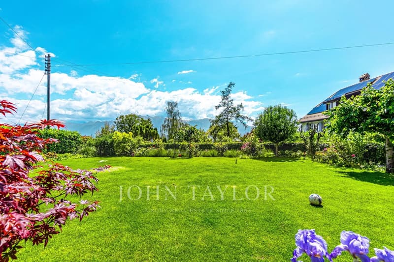 Maison offrant 600m2 au coeur de St-Légier (2)