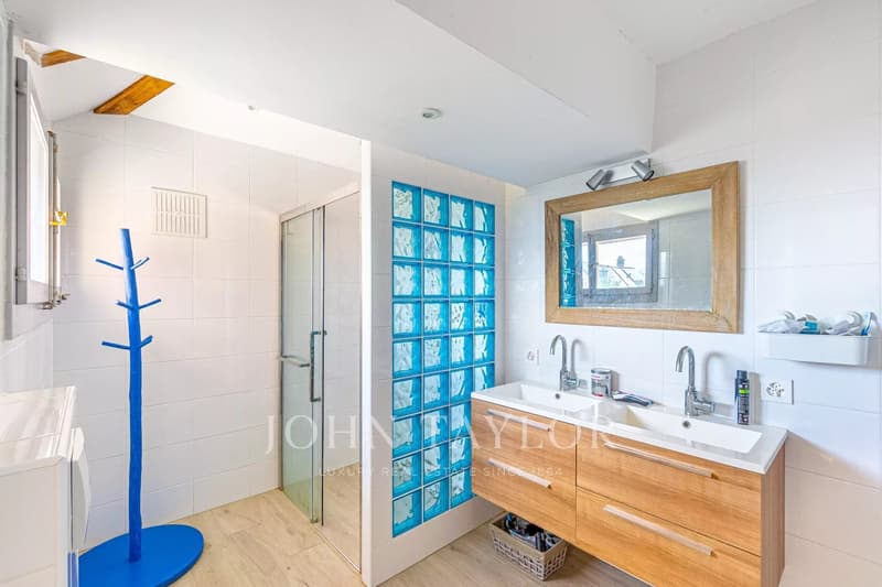 Maison offrant 600m2 au coeur de St-Légier (10)