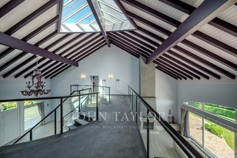 Magnifique propriété avec vue imprenable à Givrins (7)