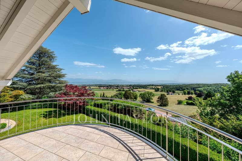 Magnifique propriété avec vue imprenable à Givrins (2)
