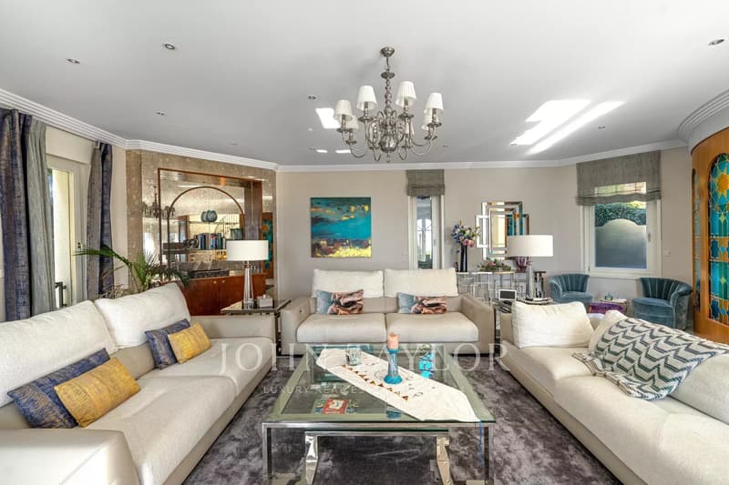 Luxueuse propriété avec piscine et vue lac exceptionnelle (7)