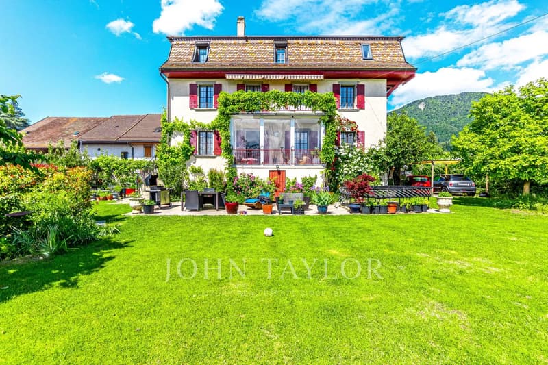 Maison offrant 600m2 au coeur de St-Légier (1)