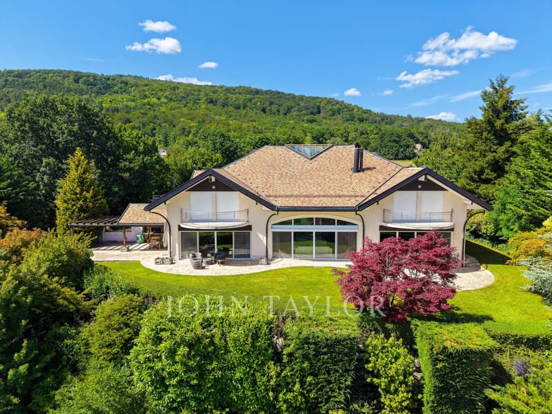 Magnifique propriété avec vue imprenable à Givrins (2)