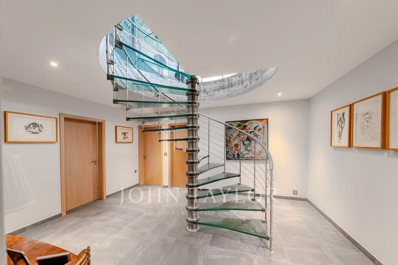 Villa contemporaine avec une vue spectaculaire sur le lac Léman (11)