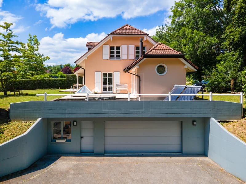 Jolie villa jumelée par les garages à Chigny (13)