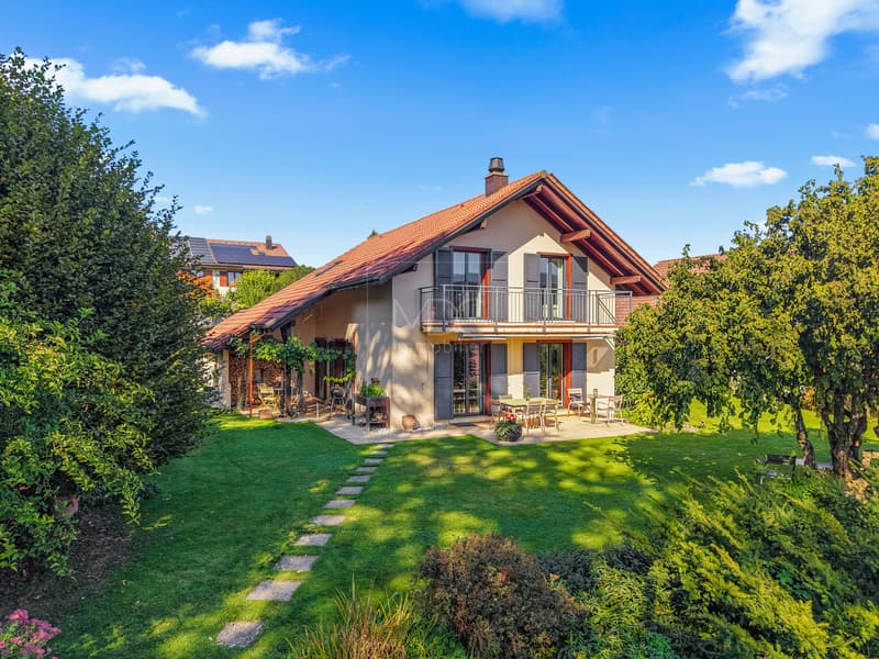 Beautiful individual villa with a magnificent garden in Marly (1)