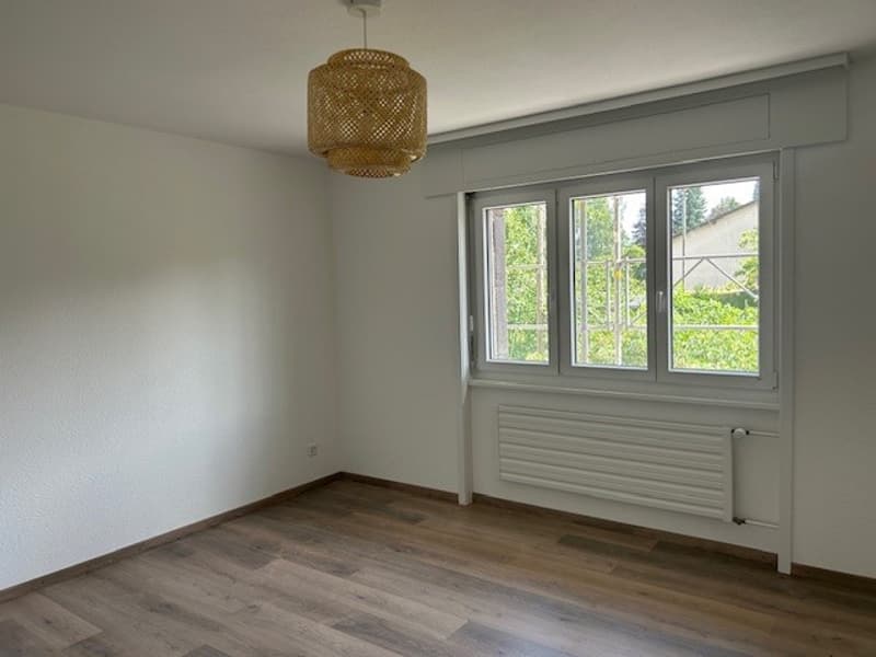 Appartement de 4.5 pièces dans un immeuble entièrement rénové au 2e étage avec balcon (4)