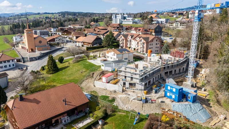 Spacieux appartement de 5.5 pièces au rez-de-chaussée à Sorens (10)