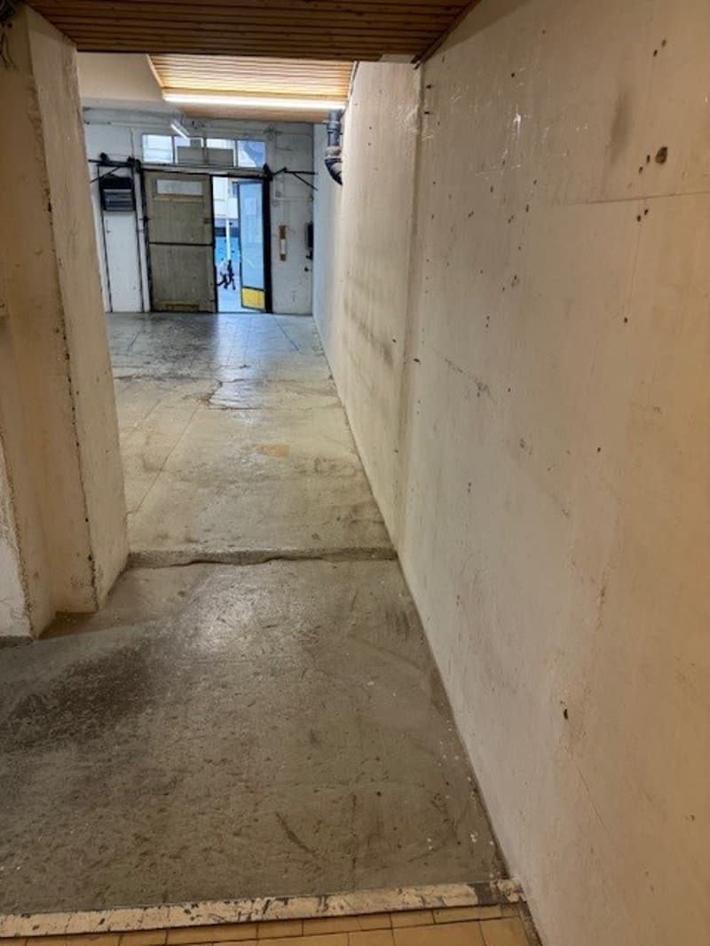 Local commercial avec dépôt à louer – Montreux, Rue de la Rouvenettaz 3 (2)
