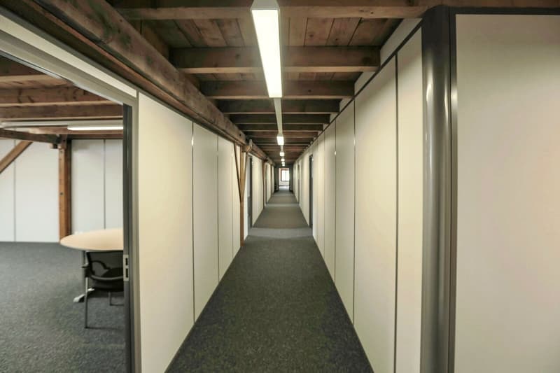 Large work surface with separate rooms (2)