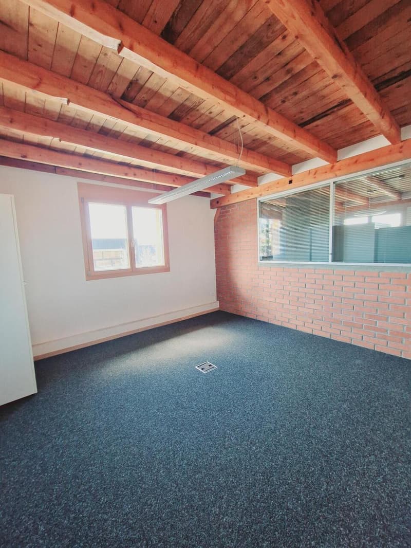 Modular commercial space with direct access to A12 (9)