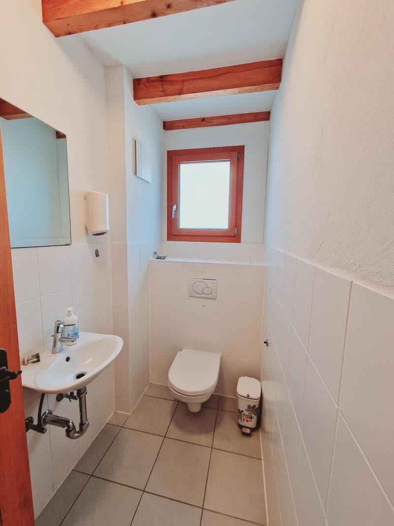 Modular commercial space with direct access to A12 (6)