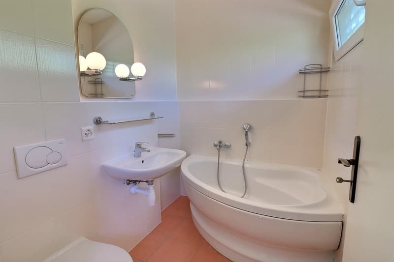 Estavayer-le-Lac Triplex with garden, 5.5 rooms, available immediately! (8)