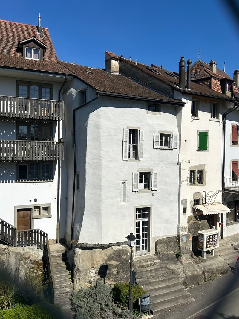 In the heart of Estavayer-le-Lac Village house of 6 rooms To renovate (3)