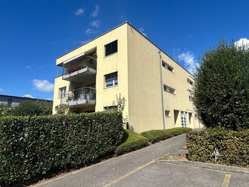 A louer Superbes locaux professionnels de 3.5 pièces Avec parking (2)