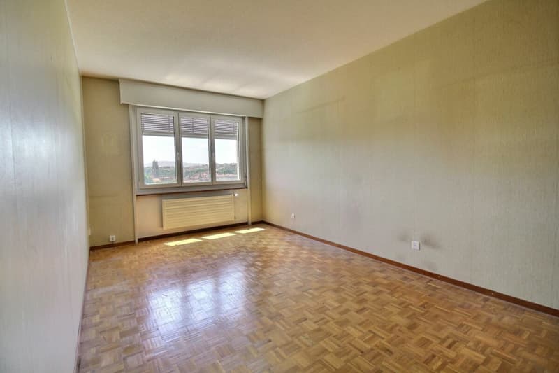 Spacieux appartement familial avec beau potentiel (7)
