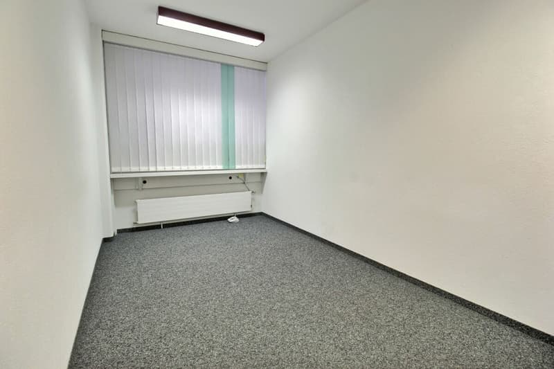 Bureaux avec archives et places de parc (19)