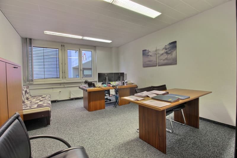 Bureaux avec archives et places de parc (9)