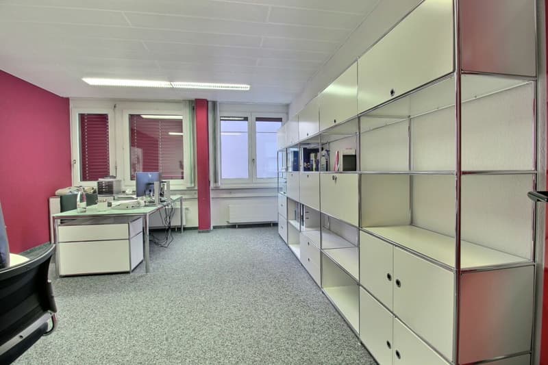 Bureaux avec archives et places de parc (2)