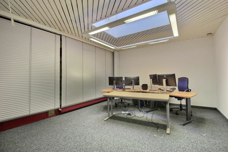 Bureaux avec archives et places de parc (6)