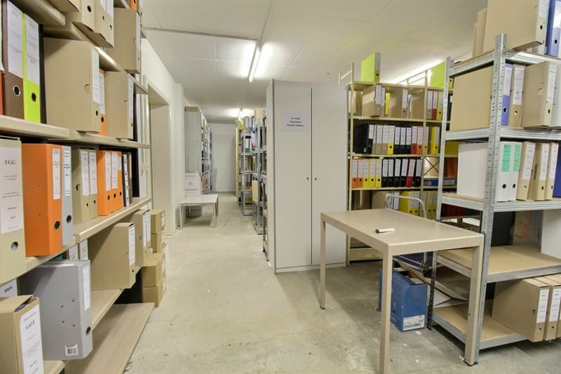 Bureaux avec archives et places de parc (22)