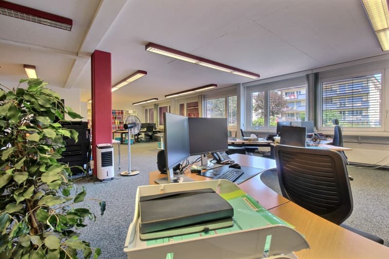 Bureaux avec archives et places de parc (16)