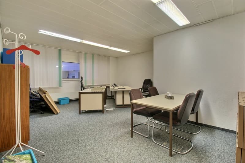 Bureaux avec archives et places de parc (3)