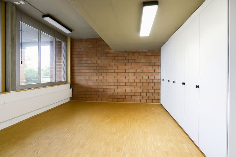 Untergeschoss: Zimmer 1 - Bastelraum / Sous-sol: chambre 1 - disponible