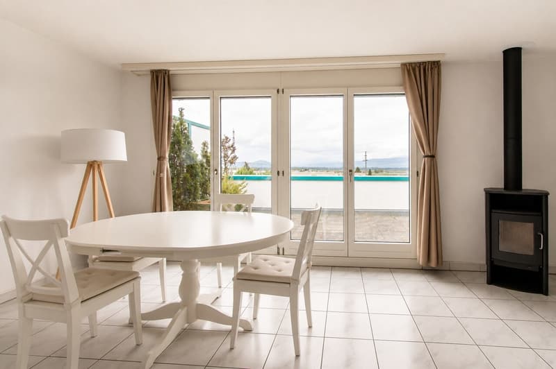 Wohn-/Esszimmer / Salon/salle à manger