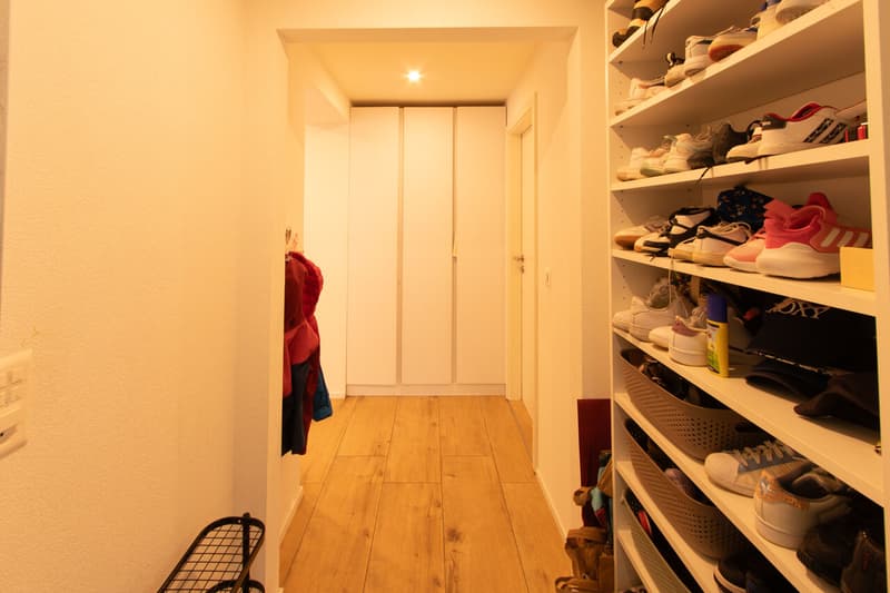 Grosszügige 5.5-Zimmer-Duplexwohnung an ruhiger Lage in Gurmels (3)