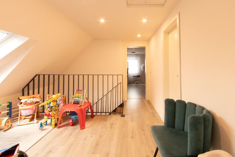 Grosszügige 5.5-Zimmer-Duplexwohnung an ruhiger Lage in Gurmels (8)