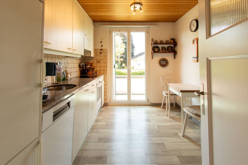 Charmante 3.5-Zimmer-Wohnung mit Seesicht in Meyriez (7)