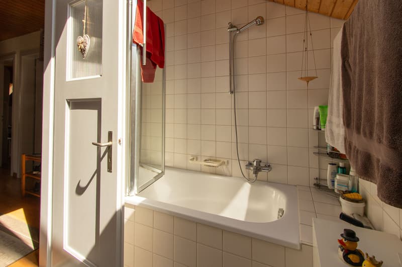 Charmante 3.5-Zimmer-Wohnung mit Seesicht in Meyriez (10)