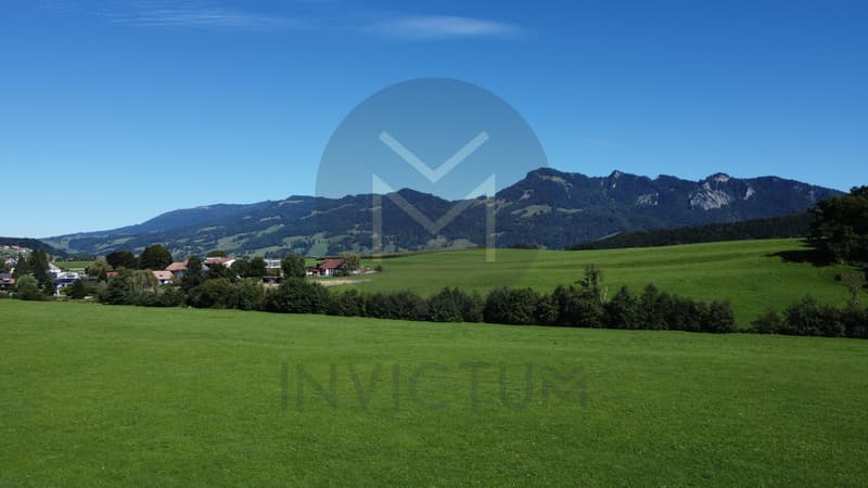 Un environnement paisible entouré de verdure