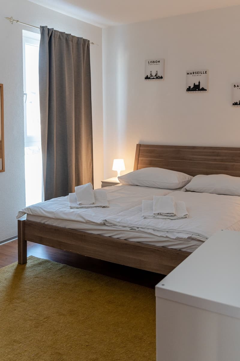 Appartement Deluxe Meublé – 2 Chambres avec Services Hôteliers (3)