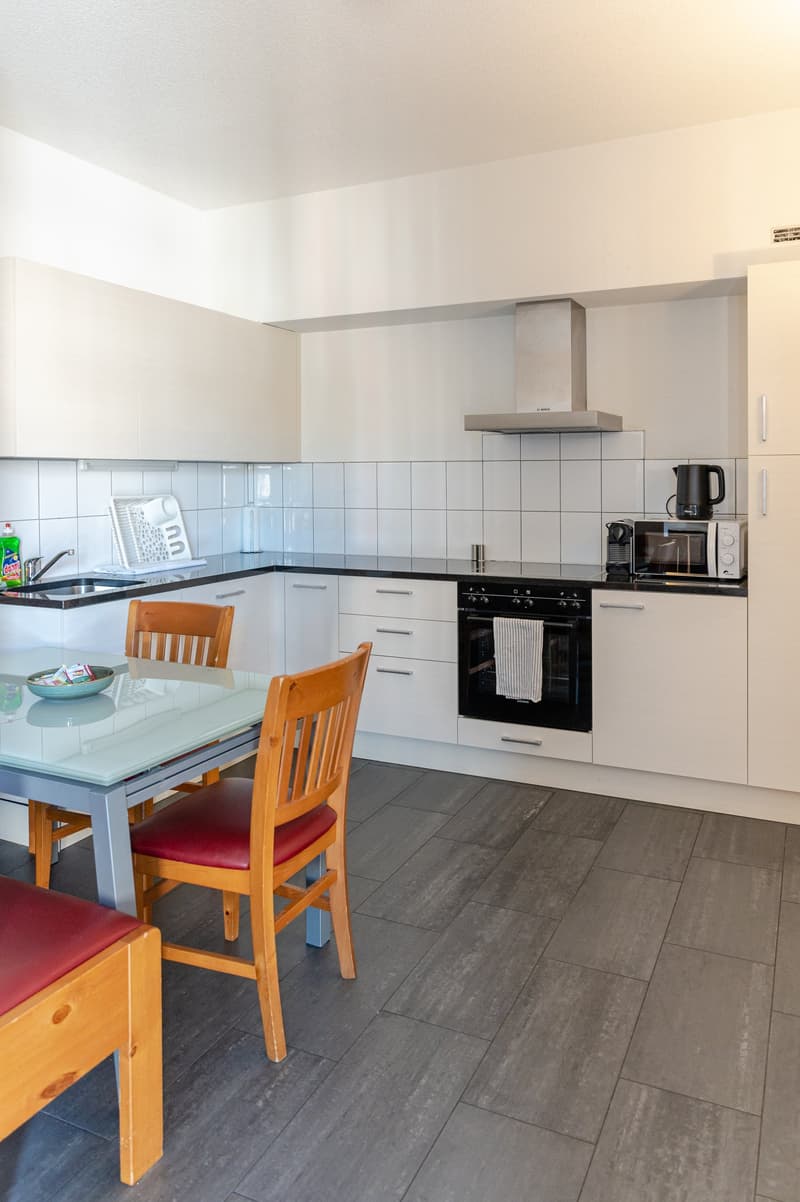 Appartement Deluxe Meublé – 2 Chambres avec Services Hôteliers (7)