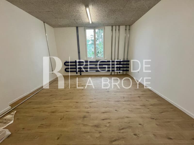 Locale - cauzione di ca. 140 m² a Bussy (6)