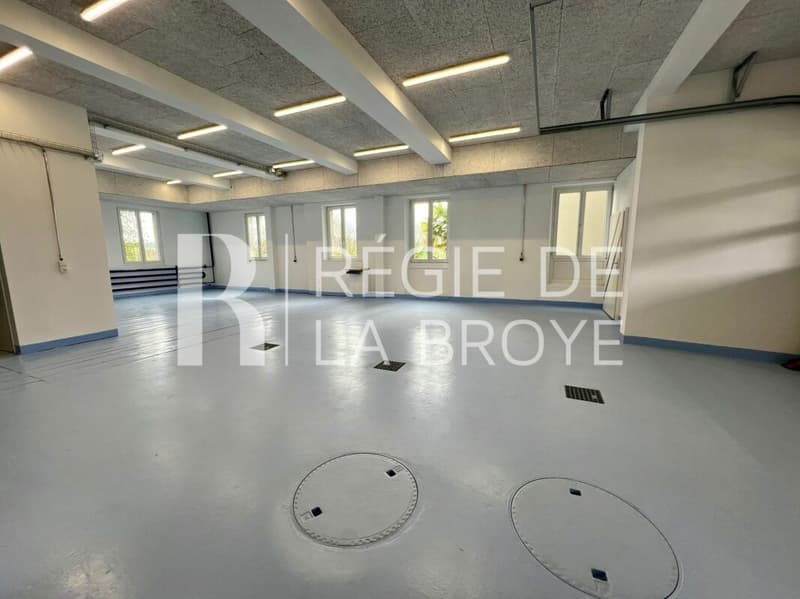 Locale - cauzione di ca. 140 m² a Bussy (4)