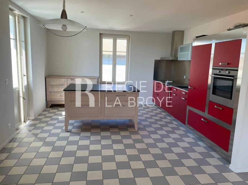Spacious 2.5-room apartment on the 1st floor in Chavannes-le-Chêne (1)